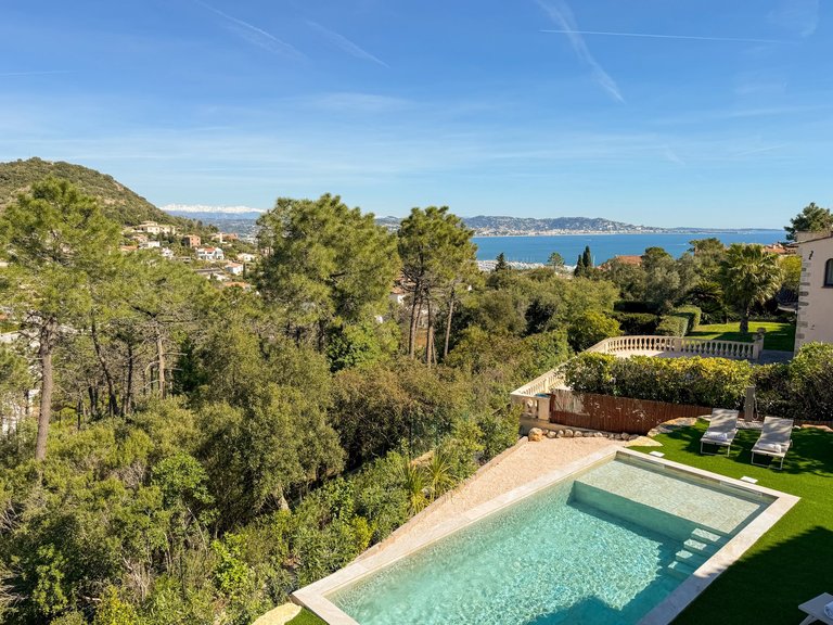 Villa for Sale in Mandelieu La Napoule, Cannes Area 16