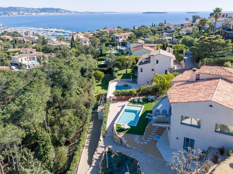 Villa for Sale in Mandelieu La Napoule, Cannes Area 2
