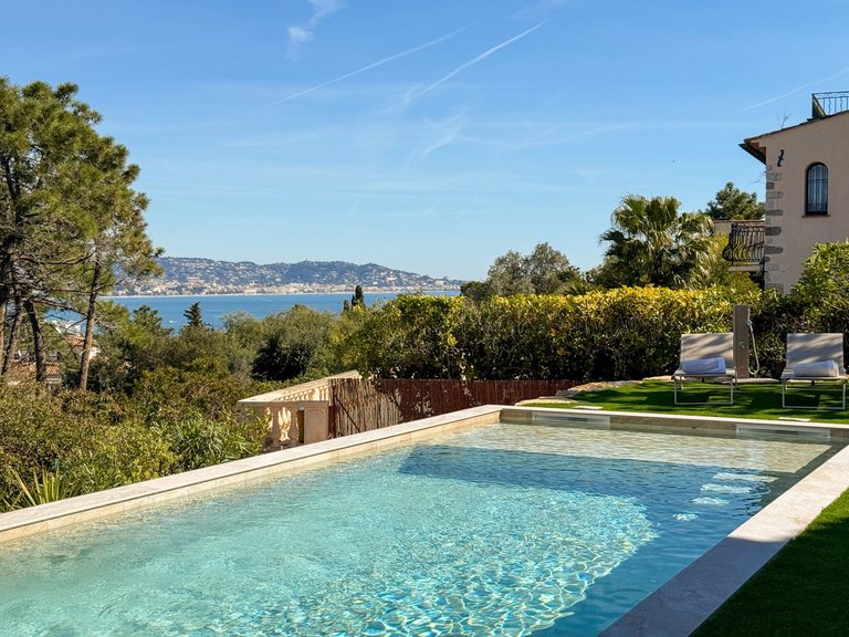 Villa for Sale in Mandelieu La Napoule, Cannes Area 3