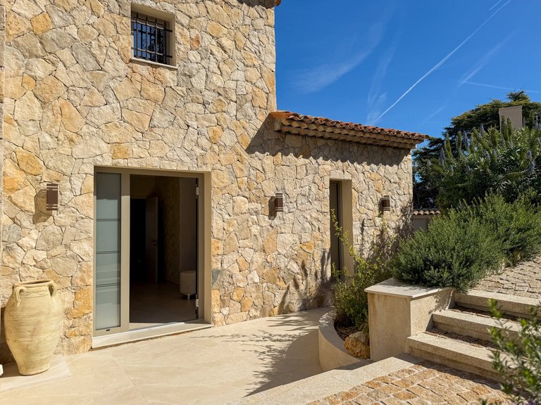 Villa for Sale in Mandelieu La Napoule, Cannes Area 5
