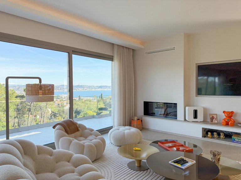 Villa for Sale in Mandelieu La Napoule, Cannes Area 7