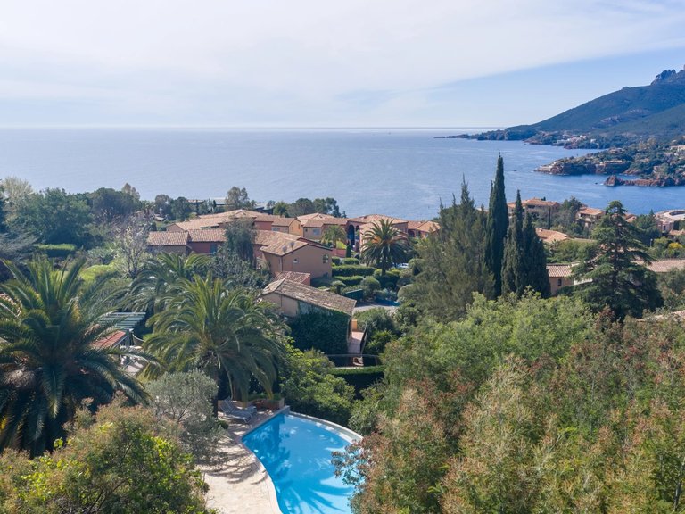 Villa for Sale in Theoule Sur Mer, Cannes Area 1