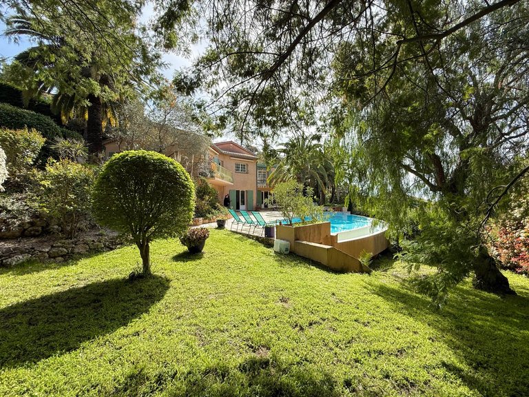 Villa for Sale in Theoule Sur Mer, Cannes Area 2