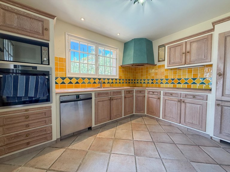 Villa for Sale in Theoule Sur Mer, Cannes Area 11