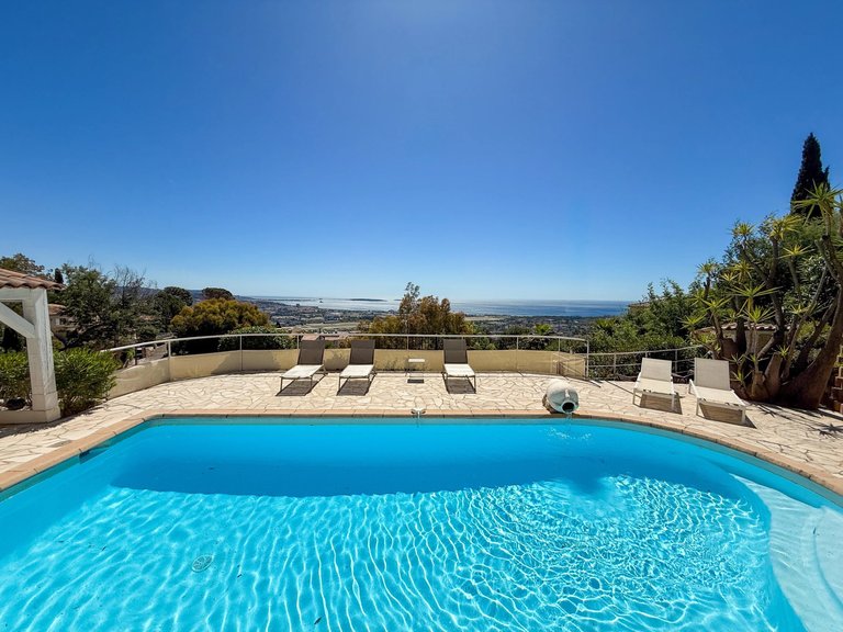 Villa for Sale in Mandelieu La Napoule, Cannes Area 2
