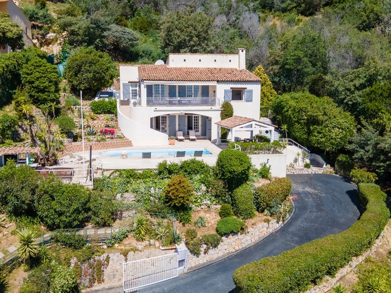 Villa for Sale in Mandelieu La Napoule, Cannes Area 4