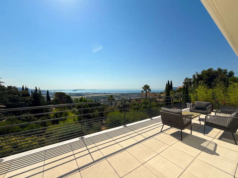 Villa for Sale in Mandelieu La Napoule, Cannes Area 16