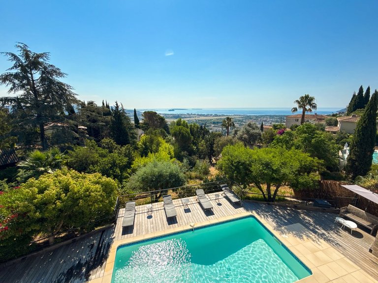 Villa for Sale in Mandelieu La Napoule, Cannes Area 3