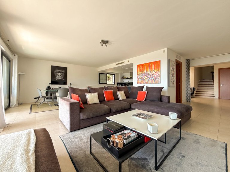 Villa for Sale in Mandelieu La Napoule, Cannes Area 5