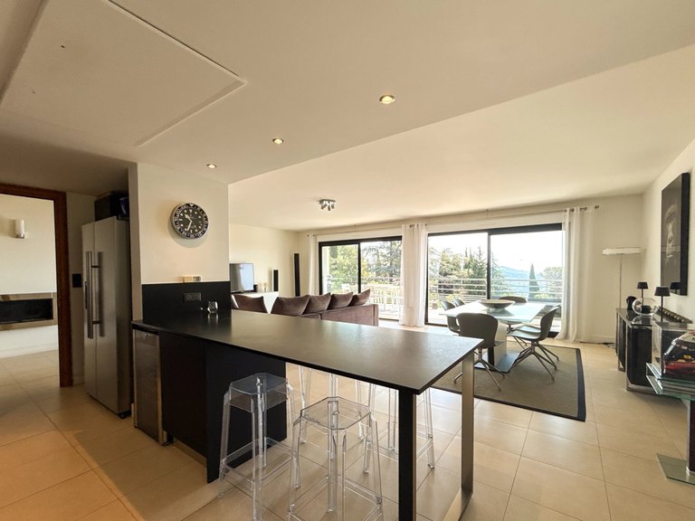 Villa for Sale in Mandelieu La Napoule, Cannes Area 9