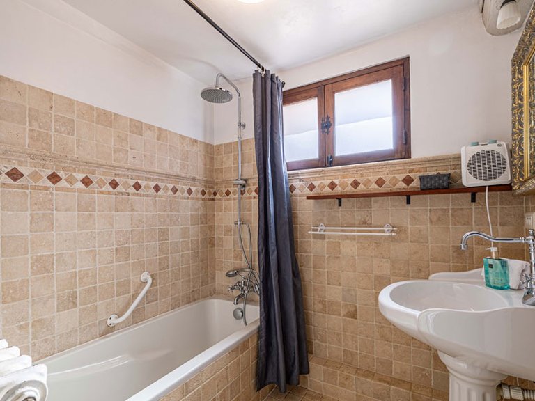 Villa for Sale in Fayence, Var Countryside (fayence, Lorgues, Cotignac) 18