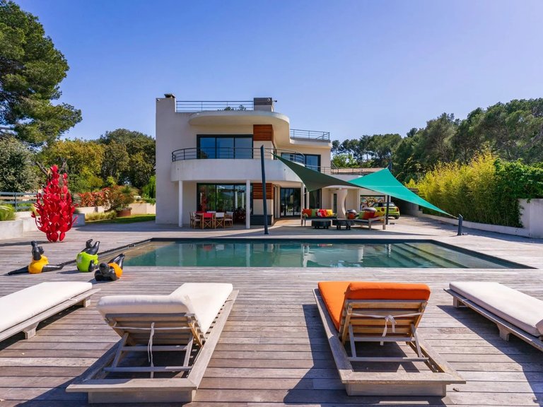 Villa for Sale in Carqueiranne, Provence Coast (cassis To Cavalaire) 1