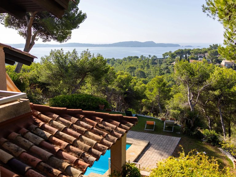 Villa for Sale in Hyeres, Provence Coast (cassis To Cavalaire) 1