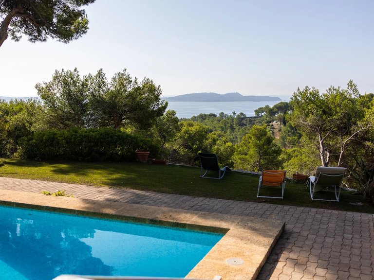 Villa for Sale in Hyeres, Provence Coast (cassis To Cavalaire) 2