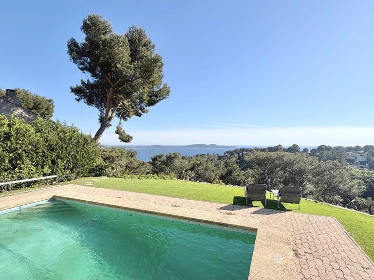 Villa for Sale in Hyeres, Provence Coast (cassis To Cavalaire) 8