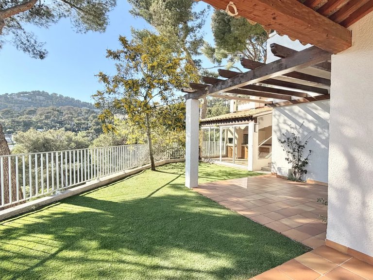 Villa for Sale in Hyeres, Provence Coast (cassis To Cavalaire) 10