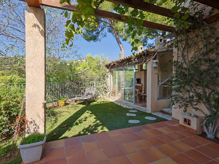 Villa for Sale in Hyeres, Provence Coast (cassis To Cavalaire) 4