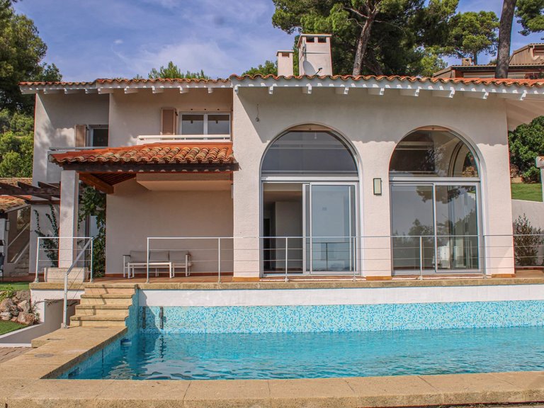 Villa for Sale in Hyeres, Provence Coast (cassis To Cavalaire) 5