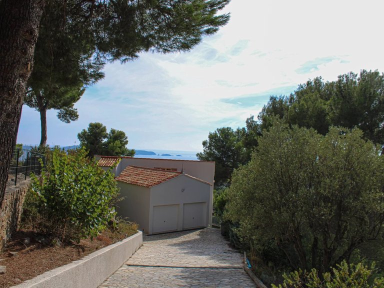 Villa for Sale in Hyeres, Provence Coast (cassis To Cavalaire) 6