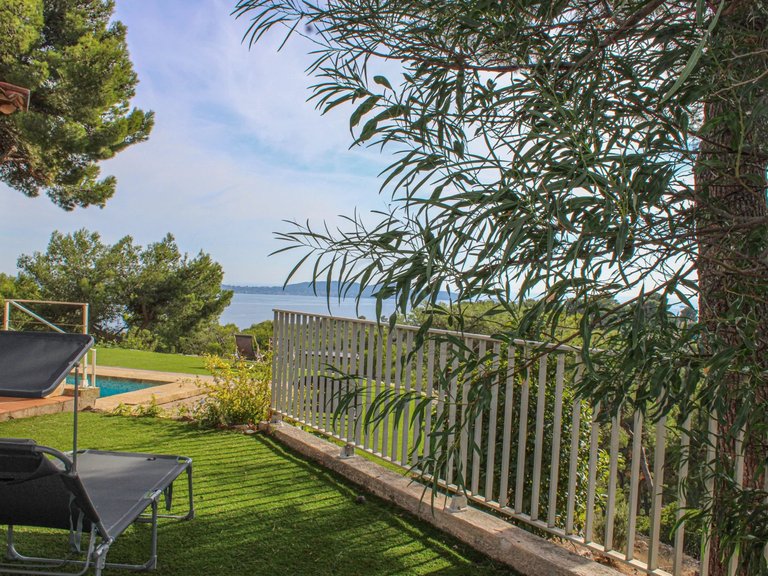 Villa for Sale in Hyeres, Provence Coast (cassis To Cavalaire) 7