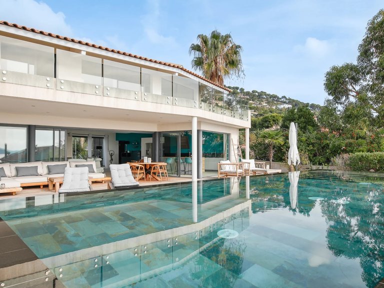 Villa for Sale in Carqueiranne, Provence Coast (cassis To Cavalaire) 1