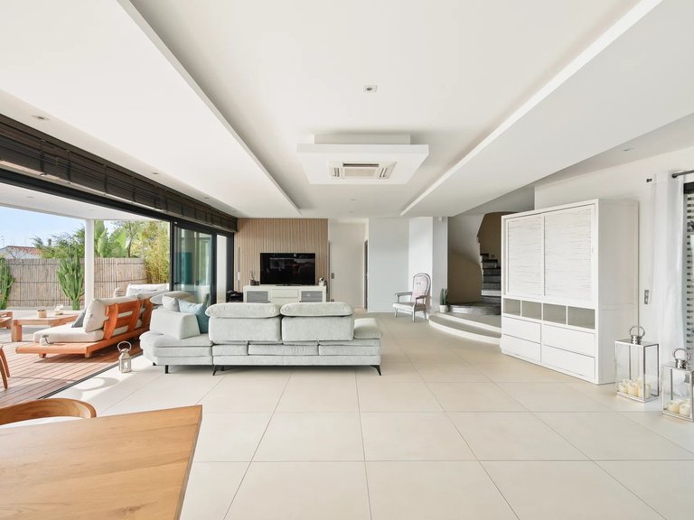 Villa for Sale in Carqueiranne, Provence Coast (cassis To Cavalaire) 10