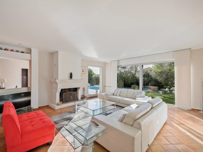 Villa for Sale in Carqueiranne, Provence Coast (cassis To Cavalaire) 2