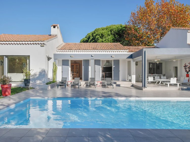 Villa for Sale in Carqueiranne, Provence Coast (cassis To Cavalaire) 9