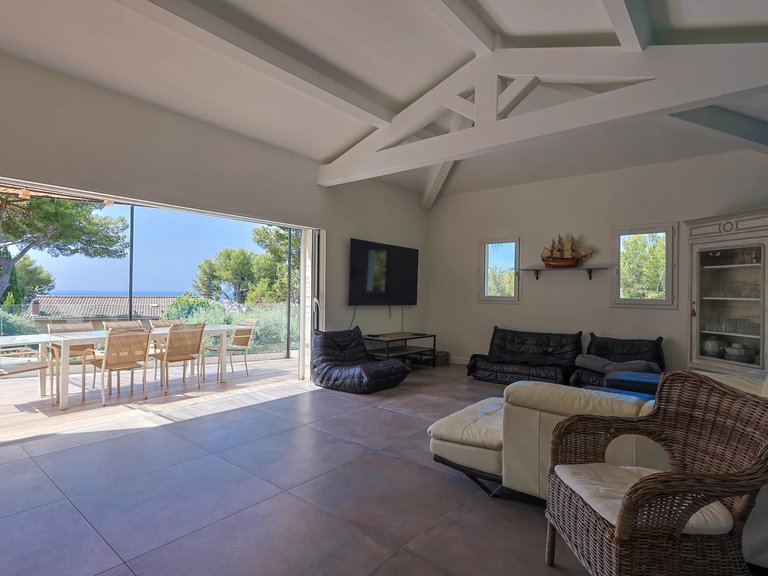 Villa for Sale in Carqueiranne, Provence Coast (cassis To Cavalaire) 1