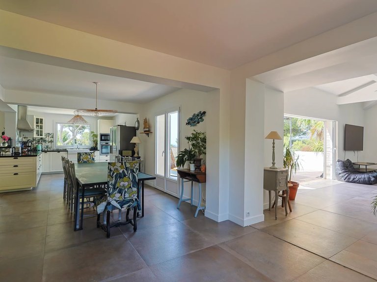 Villa for Sale in Carqueiranne, Provence Coast (cassis To Cavalaire) 16