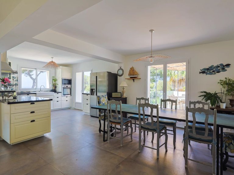 Villa for Sale in Carqueiranne, Provence Coast (cassis To Cavalaire) 17