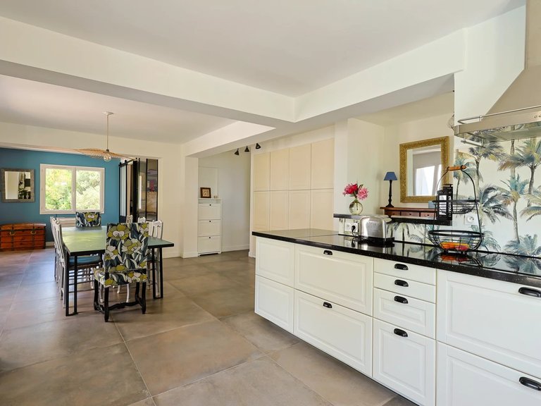 Villa for Sale in Carqueiranne, Provence Coast (cassis To Cavalaire) 18