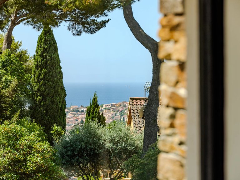 Villa for Sale in Carqueiranne, Provence Coast (cassis To Cavalaire) 19