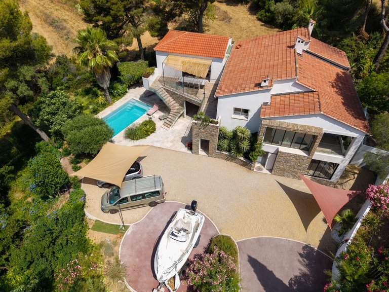 Villa for Sale in Carqueiranne, Provence Coast (cassis To Cavalaire) 4
