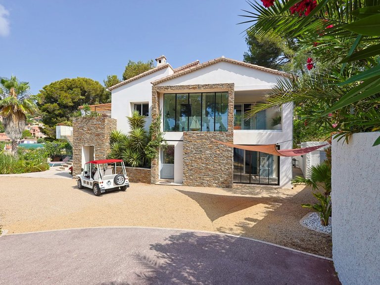 Villa for Sale in Carqueiranne, Provence Coast (cassis To Cavalaire) 5