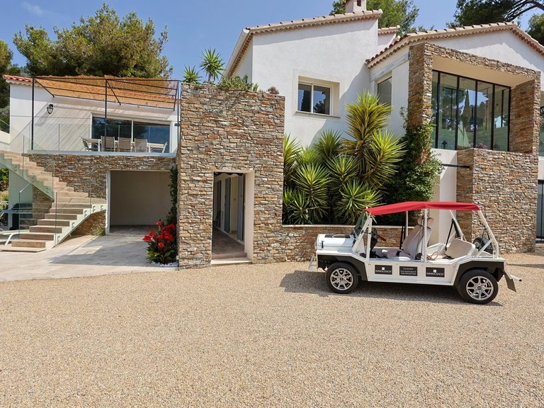 Villa for Sale in Carqueiranne, Provence Coast (cassis To Cavalaire) 6