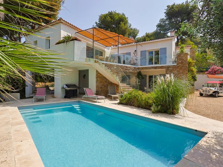 Villa for Sale in Carqueiranne, Provence Coast (cassis To Cavalaire) 7