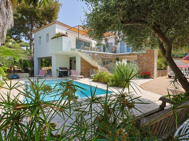 Villa for Sale in Carqueiranne, Provence Coast (cassis To Cavalaire) 10