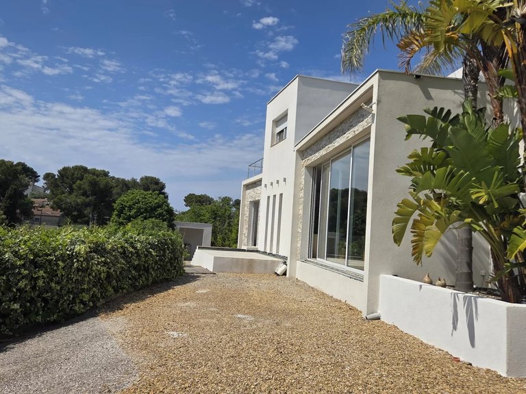 Villa for Sale in Carqueiranne, Provence Coast (cassis To Cavalaire) 8