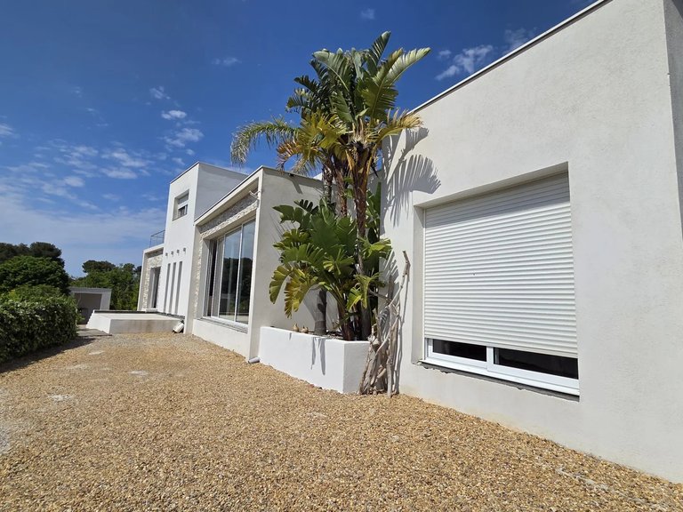 Villa for Sale in Carqueiranne, Provence Coast (cassis To Cavalaire) 20