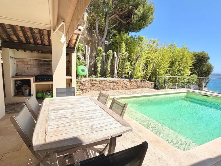 Villa for Sale in Carqueiranne, Provence Coast (cassis To Cavalaire) 1