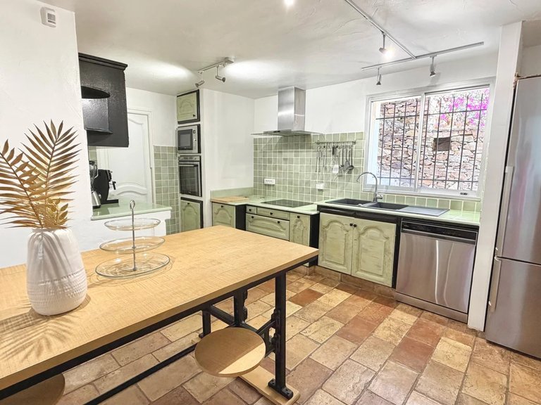 Villa for Sale in Carqueiranne, Provence Coast (cassis To Cavalaire) 8