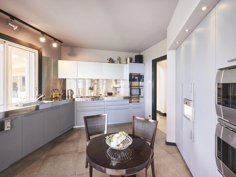 Villa for Sale in Nice, Nice Area 6