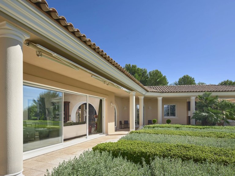 Villa for Sale in Nice, Nice Area 17