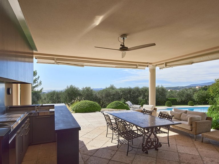 Villa for Sale in Nice, Nice Area 14