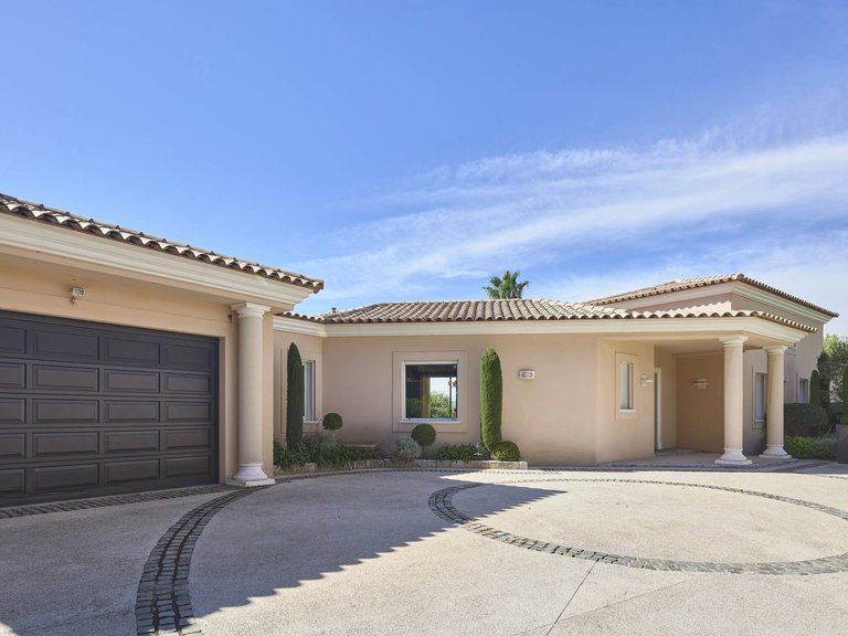 Villa for Sale in Nice, Nice Area 15