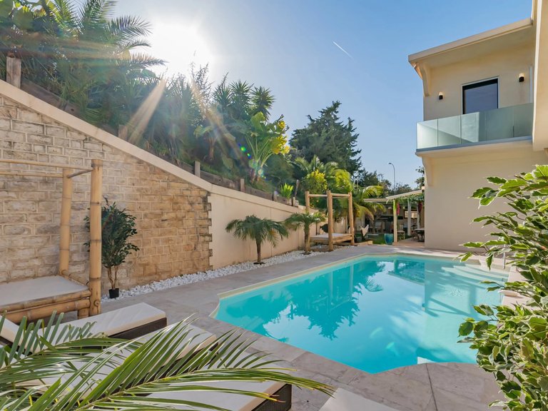 Villa for Sale in Beaulieu Sur Mer, Villefranche, Cap Ferrat Area 2