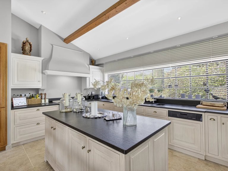 Villa for Sale in Valbonne, Mougins, Valbonne, Grasse Area 14