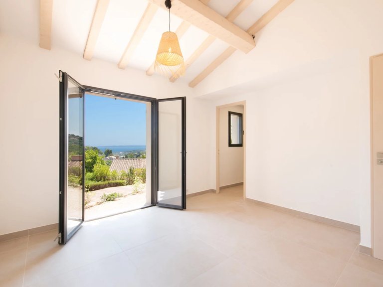 Villa for Sale in Les Issambres, St Raphaël, Ste Maxime Area 12
