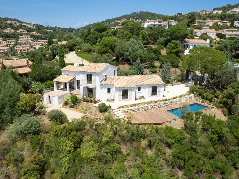 Villa for Sale in Les Issambres, St Raphaël, Ste Maxime Area 2